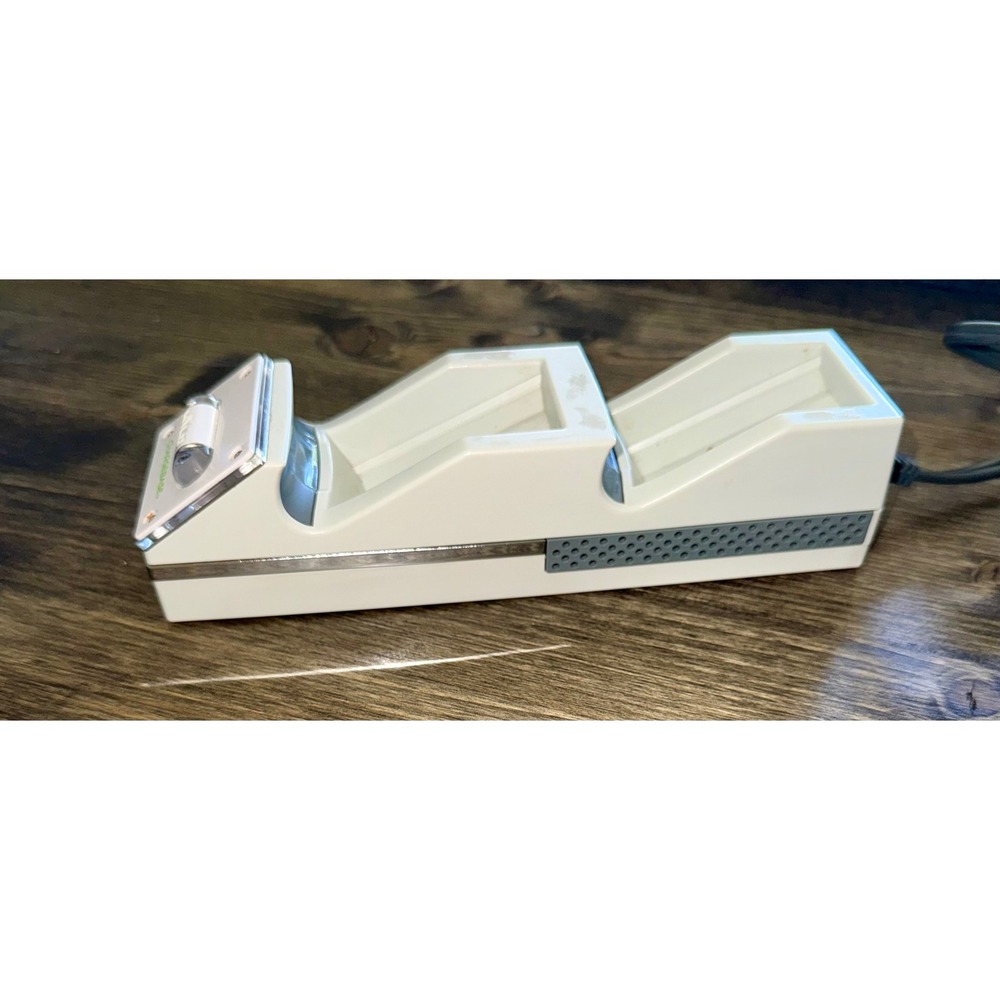 Nyko Charge Base Charging Station Wii Dual Dock 86070-A50 - Picture 5 of 8
